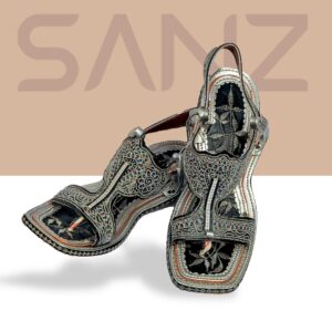 Traditional handcrafted Tilla Kheri Shoes with breathable lining.